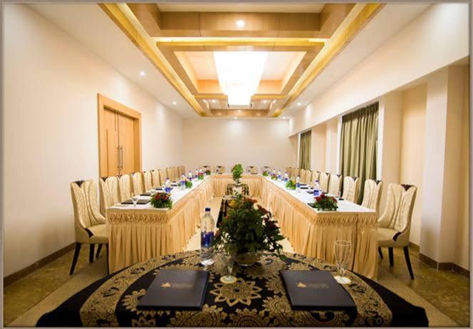 The Celestial Park, Bhopal Hotell Exteriör bild